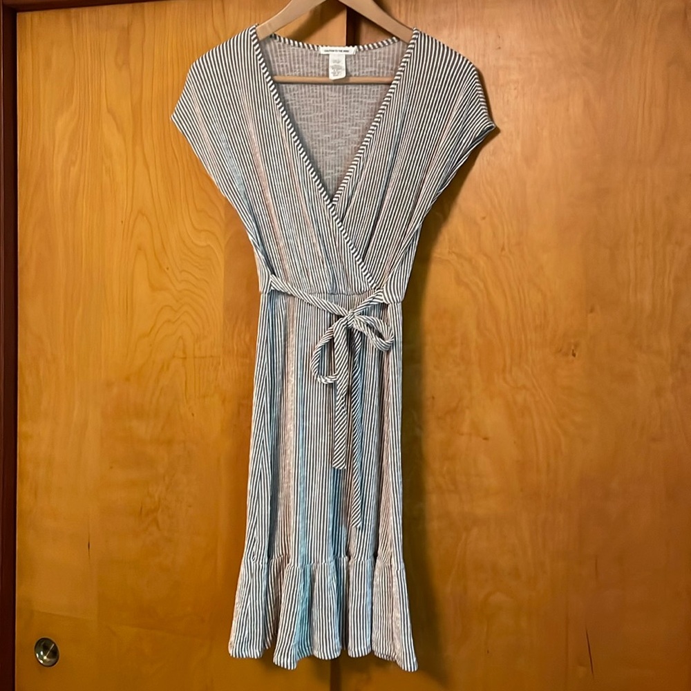Caution to the Wind Women’s striped v-neck dress | taupe and white | size medium